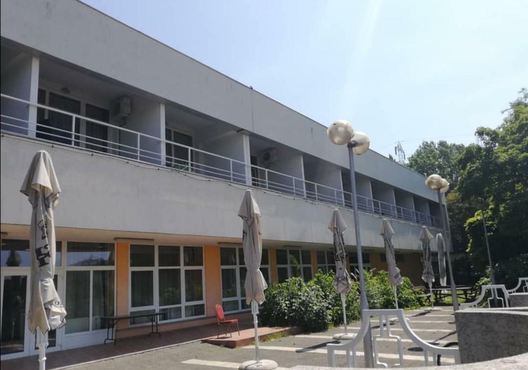Sport Hotel Tatabánya Exterior photo