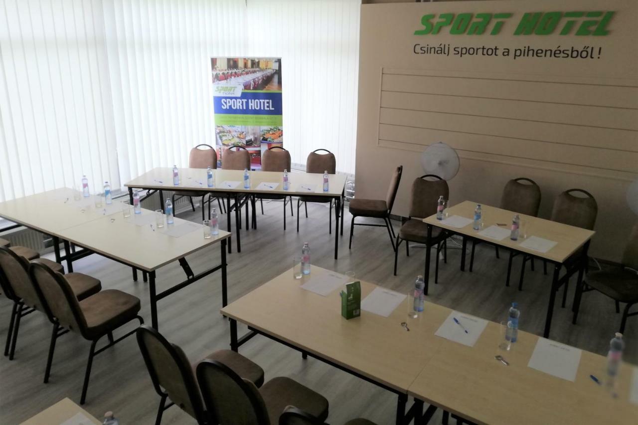 Sport Hotel Tatabánya Exterior photo